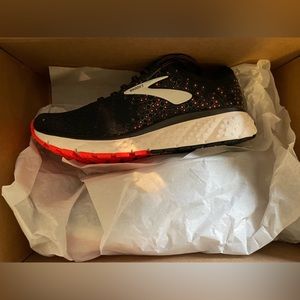 NIB Women’s Brooks Glycerin 17 size 6.5